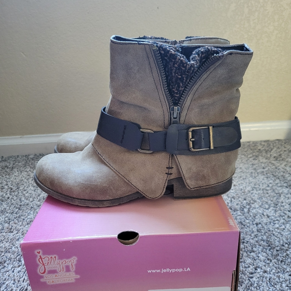 Libra Brown Distress Booties